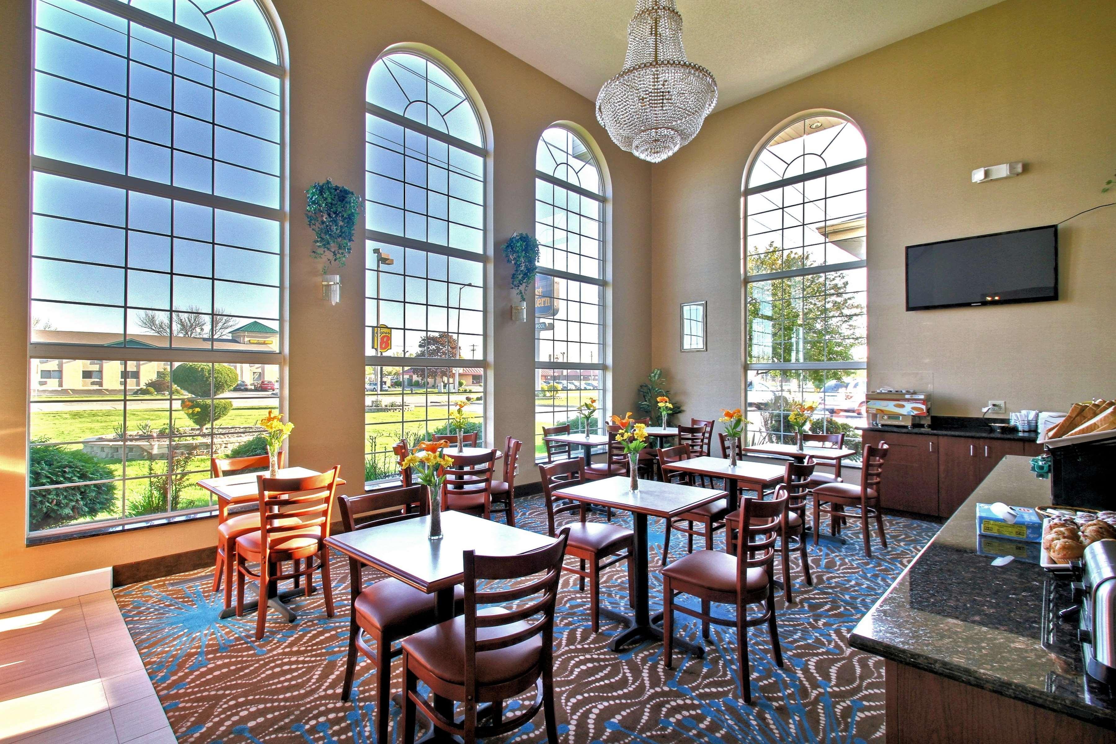 Best Western Airport Inn Moline Esterno foto